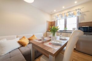 część jadalniana i wypoczynkowa